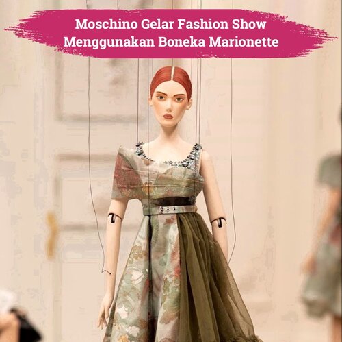 Bukan virtual fashion show, Moschino menghadirkan sesuatu yang lebih kreatif untuk menampilkan koleksi Spring/Summer 2021 di Milan Fashion Week, yaitu dengan menggunakan boneka marionette atau boneka bertali.

Dalam fashion show unik ini, sang creative director, Jeremy Scott, harus membuat replika 40 rancangannya sedetail mungkin berukuran 30 inch untuk boneka-boneka tersebut. Tak hanya para modelnya yang berbentuk boneka marionette, Moschino bekerja sama dengan Jim Henson untuk menciptakan boneka bertali yang mirip dengan beberapa tokoh fashion terkemuka dunia yang duduk di kursi penonton untuk “menyaksikan” fashion show tersebut. Ada boneka Anna Wintour, Edward Enninful, Angelica Cheung, Vanessa Friedman, dan Nina Garcia di front row. Swipe left untuk melihat jalannya peragaan busana ini. Bagaimana menurutmu, Clozetters?✨

📷 @moschino
#ClozetteID #moschino #fashionshow #MFW2020