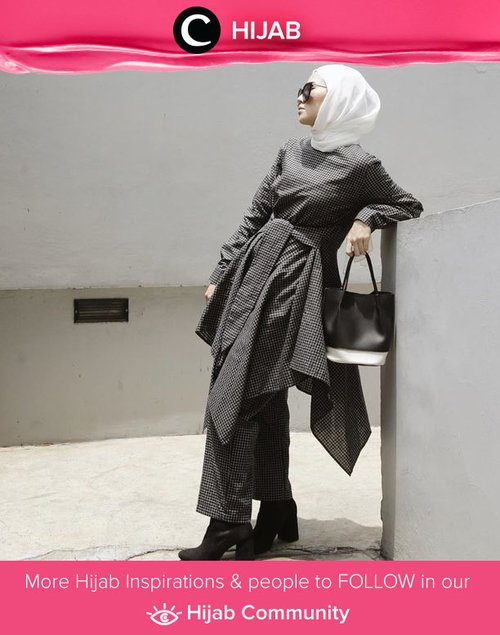 Black outfit and its strong impression inspires us a lot! Image shared by Clozette Ambassador @karinaorin. Simak inspirasi gaya Hijab dari para Clozetters hari ini di Hijab Community. Yuk, share juga gaya hijab andalan kamu.