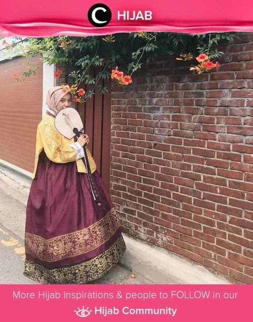 Hanbok, busana tradisional Korea, merupakan salah satu busana tradisional yang sangat modest dan hijab-friendly, ya! Simak inspirasi gaya Hijab dari para Clozetters hari ini di Hijab Community. Image shared by Clozetter @mellarisya. Yuk, share juga gaya hijab andalan kamu. 