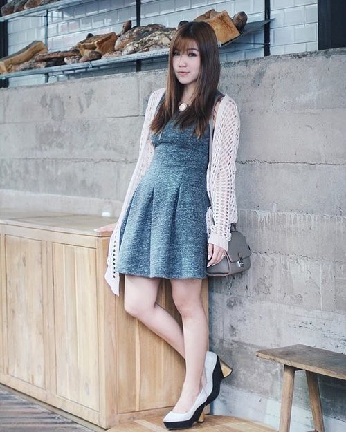 Have a Saturdate plan tomorrow but the weather is too chill for a dress? Just add a knit sweater for a girlish vintage look like #ClozetteAmbassador @michimomo. Or, see more stylish Clozetters in their "Rainy Style" here bit.ly/rainystyle

#ClozetteID #fashion #outfitinspiration #instafashion #clothes #instalook #outfit #ootd #portrait #clothing #style #look #lookbook #lookoftheday #outfitoftheday #ootd #stylish #instaoutfit #fashionjunkie #accessories #dainty #edgystyle #sneakers #minimalist