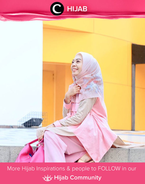Seperti warna-warna netral, warna soft pink rasanya tak pernah terlihat membosankan ya, Clozetters. Intip saja Clozetter @Zilqiah yang terlihat anggun dalam nuansa soft pink ini. Simak inspirasi gaya Hijab dari para Clozetters hari ini di Hijab Community. Yuk, share juga gaya hijab andalan kamu.  