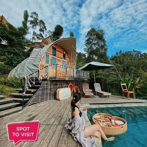 #SpotToVisitGlamour Camping Legok Kondang @glamping_ciwidey, Desa Lebakmuncang, Jawa Barat.​Yuk tag teman yang mau kamu ajak ke sini..📷 @claudiangelia @city_kaisar @rifkiantariksa​​​#ClozetteID #glamping #glampingciwidey