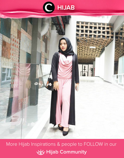 Matchy outfit. Pink jumpsuit and black long cardi.Simak inspirasi gaya Hijab dari para Clozetters hari ini di Hijab Community. Image shared by Clozetter: @vannysariz. Yuk, share juga gaya hijab andalan kamu 