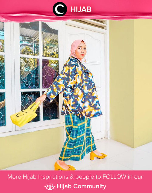 Clozetter @rizunaswon idea for today's outfit: pattern on pattern but in vibrant colour! Simak inspirasi gaya Hijab dari para Clozetters hari ini di Hijab Community. Yuk, share juga gaya hijab andalan kamu.