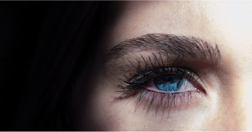 Is Mascara Bad For Your Eyelashes? We Demand the Truth