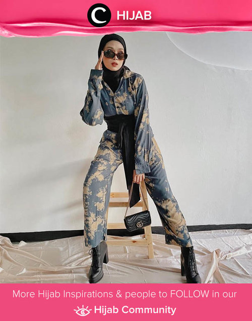 Elevate your (last year) tie dye outfit to a cool, street style look by adding your favorite boots and obi! Image shared by Clozette Crew @astrityas. Simak inspirasi gaya Hijab dari para Clozetters hari ini di Hijab Community. Yuk, share juga gaya hijab andalan kamu.