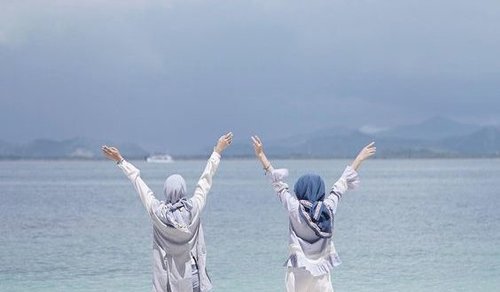 Cheerful Coastal Hijabie Outfit Fashion Looks - Girls Hijab Style & Hijab Fashion Ideas