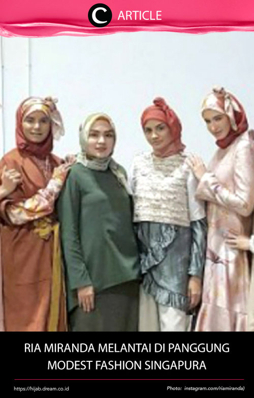 Euforia kemeriahan busana muslim tak hanya gegap gempita di Tanah Air. Desainer Ria Miranda ikut meramaikan ajang Singapore Modest Fashion Weekend di Singapore. Baca selengkapnya di http://bit.ly/2p1ELC4. Simak artikel menarik lainnya di Article Section pada Clozette App.