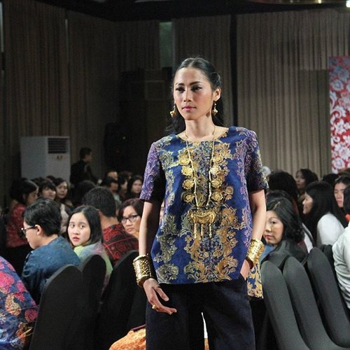 @alleira_batik proudly present 'Wonderful' show dalam rangka menyambut Natal dan Tahun Baru #ClozetteID #fashion #runway #batik #Indonesia
