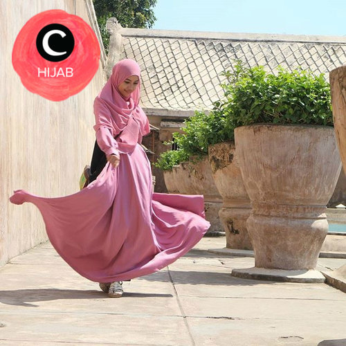 Long dress "swing-swing" memang lagi in banget untuk para hijabers! Temukan inspirasi gaya Hijab dari para clozetters lain hari ini, di sini. http://bit.ly/1fSJRbf . Image shared by Clozetter: triadilah. Yuk, share juga gaya hijab andalan kamu.