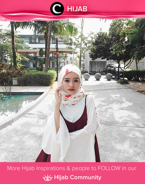 Perpaduan atasan polos dengan hijab bermotif yang bernuansa senada akan membuat gayamu lebih seru. Simak inspirasi gaya Hijab dari para Clozetters hari ini di Hijab Community. Image shared by Clozetter @suniims. Yuk, share juga gaya hijab andalan kamu
