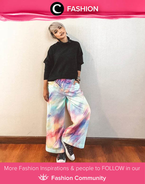 As expected from Clozette Ambassador @titaztazty and her bold fashion style. This time, she chose tie-die culotte pants in rainbow color. Simak Fashion Update ala clozetters lainnya hari ini di Fashion Community. Yuk, share outfit favorit kamu bersama Clozette.
