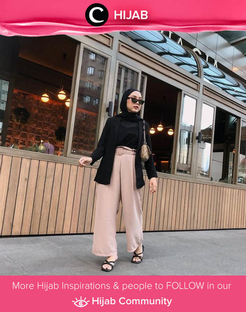 Clozetter @nabilaaz memadupadankan dua warna basic, hitam dan nude, untuk look yang terkesan chic dan modern! Simak inspirasi gaya Hijab dari para Clozetters hari ini di Hijab Community. Yuk, share juga gaya hijab andalan kamu.