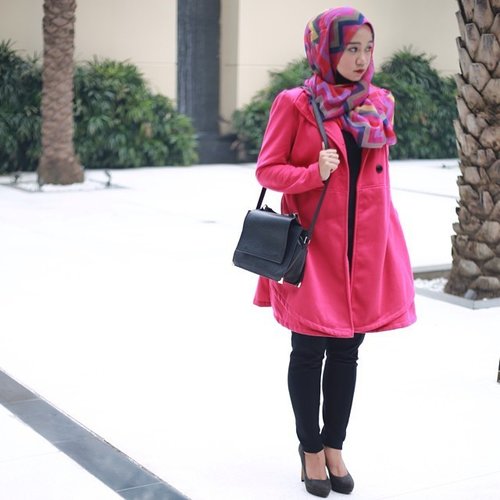  Since it's February, wear pink 💋💕 | pict by @natashalarasati | #hotd #clozetteid #scarfmagz