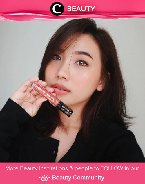 Sada by Cathy Sharon Velvet Lip Colour shade 01 Shima menjadi lip product favorite Clozette Ambassador @Sophietahir. Selain karena warnanya yang cocok untuk sehari-hari, liquid lipstick ini juga mempunyai tekstur yang ringan dan bertahan pada bibir hampir seharian. Simak Beauty Update ala clozetters lainnya hari ini di Beauty Community. Yuk, share produk favorit dan makeup look kamu bersama Clozette.