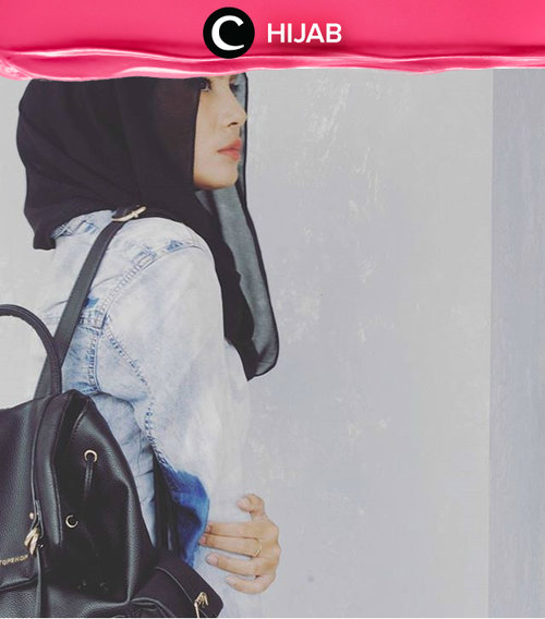 Kenakan jaket denim untuk memberimu kesan sporty! Simak inspirasi gaya di Hijab Update dari para Clozetters hari ini, di sini http://bit.ly/clozettehijab. Image shared by Clozetter: sunsetdazesha. Yuk, share juga gaya hijab andalan kamu.