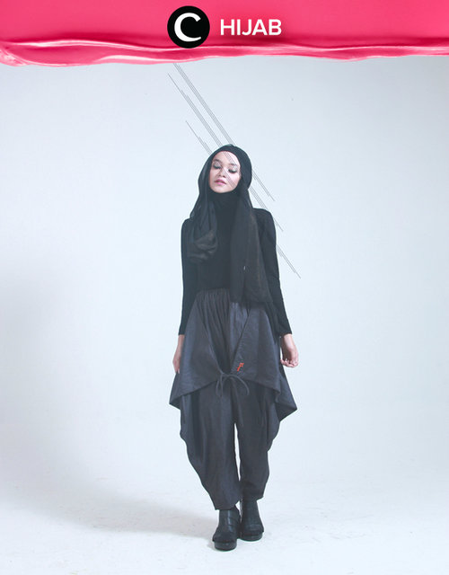 Tunjukkan gaya hijabmu dalam balutan hitam seperti Clozette Ambassador yang satu ini! Simak inspirasi gaya di Hijab Update dari para Clozetters hari ini, di sini http://bit.ly/clozettehijab. Image shared by Clozetter: cassandradini. Yuk, share juga gaya hijab andalan kamu.