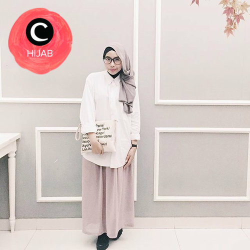 Putih dan brown pastel memang membuat penampilanmu lebih lembut dan segar. Jangan lupa simak inspirasi gaya Hijab dari para clozetters lain hari ini, di sini http://bit.ly/clozettehijab. Image shared by Clozetter: ladyulia. Yuk, share juga gaya hijab andalan kamu.