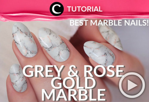 Pecinta warna rose gold dan pattern marble? Yuk, wujudkan keduanya dalam bentuk nail art. Lihat tutorialnya dalam video berikut http://bit.ly/2sockNv. Video ini di-share kembali oleh Clozetter: @dintjess. Cek Tutorial Updates lainnya pada Tutorial Section.