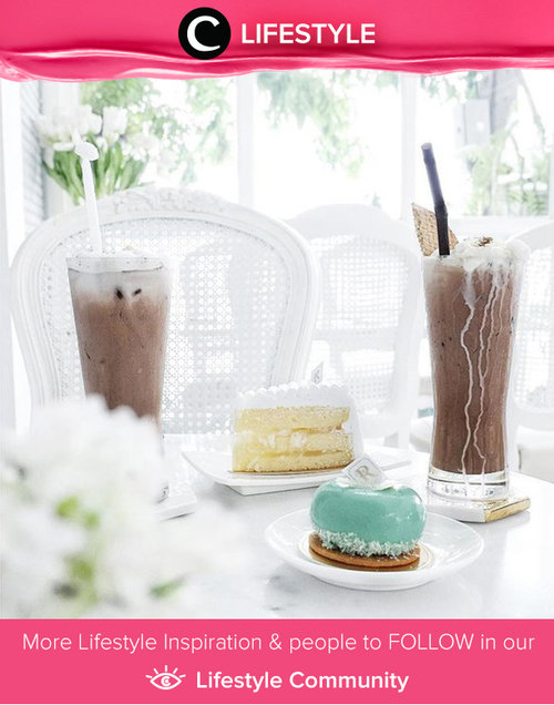 Cafe Reverie in Bangkok: so white n so bright in here. This cafe was surrounded by big glass window, the table n chair was all white then you look around and see beautiful princess fairy tales merchandise. The cakes n special drinks in here and it tasted good. Simak Lifestyle Updates ala clozetters lainnya hari ini di Lifestyle Section. Image shared by Clozette Ambassador: @vicisienna. Yuk, share momen favoritmu di Clozette.