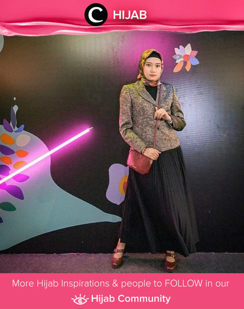 Shout out for pleated skirt as one of must have fashion items this year. Simak inspirasi gaya Hijab dari para Clozetters hari ini di Hijab Community. Image shared by Clozette Ambassador : @bonitaarinida. Yuk, share juga gaya hijab andalan kamu.