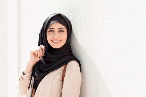 Gaya Hijab Sehari-hari Tanpa Ciput, Berani Coba? 