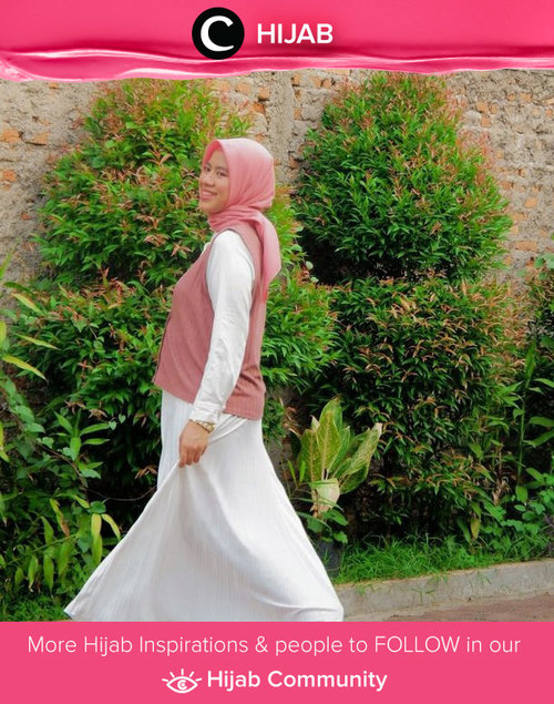 Clozetter @abellyka shared her feminine outfit styling in pink & white. Simak inspirasi gaya Hijab dari para Clozetters hari ini di Hijab Community. Yuk, share juga gaya hijab andalan kamu.