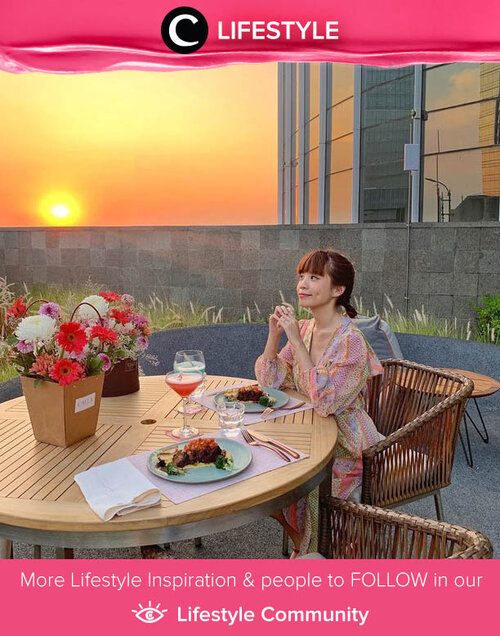 After a long day, enjoying good meals and beautiful sunset from the rooftop wouldn't be a sin! Image shared by Clozette Ambassador @steviiewong. Simak Lifestyle Update ala clozetters lainnya hari ini di Lifestyle Community. Yuk, share momen favoritmu bersama Clozette.