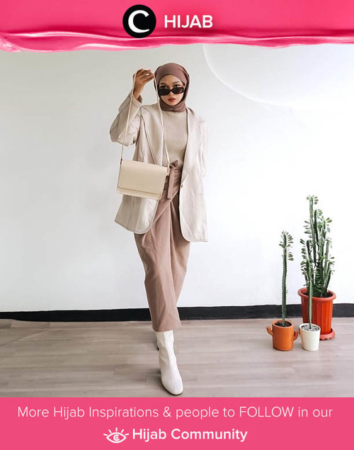 Tampilan smart casual ala Clozette Crew @astrityas dengan dua warna inti ini bisa menjadi pilihan untuk kamu yang ingin tampil stylish selama WFO. Dipakai untuk dine in di restoran bersama orang-orang tersayang juga tetap cocok, ya. Simak inspirasi gaya Hijab dari para Clozetters hari ini di Hijab Community. Yuk, share juga gaya hijab andalan kamu.