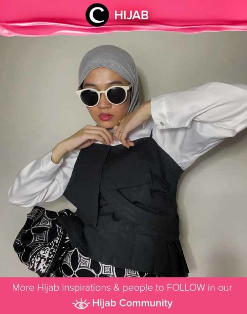 Always with monochrome colors, Clozette Ambassador @karinaorin shows her unique personal style. Simak inspirasi gaya Hijab dari para Clozetters hari ini di Hijab Community. Yuk, share juga gaya hijab andalan kamu.