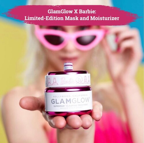 Satu lagi kolaborasi menggemaskan datang dari produk kecantikan, yaitu GlamGlow X The New Barbie yang terdiri dari limited-edition mask and moisturizer😍.Mengangkat tema “celebrating self confidence through skin health”, Glam Glow dan Barbie menghadirkan Glowstater Mega-Illuminating Moisturizer dan masker super best seller-nya yaitu Supermud Clearing Treatment Mask dalam packaging menggemaskan yang didominasi oleh warna pink khas Barbie..Kedua produk hasil kolaborasi ini sudah bisa kamu dapatkan mulai 01 Juni 2020 kemarin di @sephora. Siapa yang tertarik mencoba?🙋🏻‍♀️.📷 @glamglow @barbie#ClozetteID