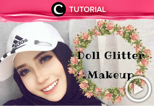 Ini dia gaya makeup seru yang bisa kamu coba, yaitu doll glitter makeup. Selengkapnya ada dalam video berikut http://bit.ly/2q4A2hk. Video ini di-share kembali oleh Clozetter: @kyriaa. Cek Tutorial Updates lainnya pada Tutorial Section.