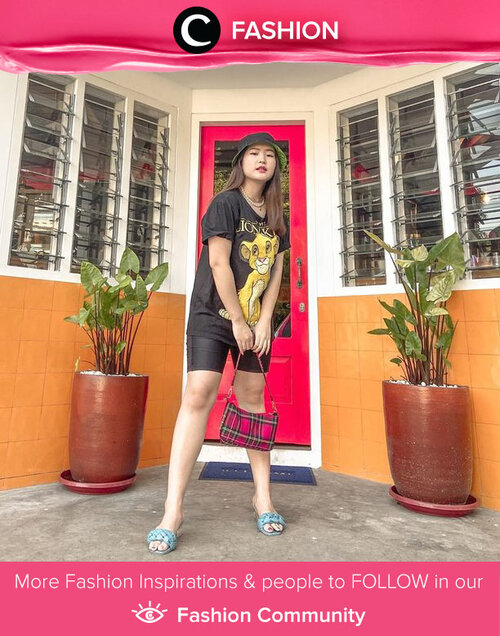 Casual look ala Clozette Ambassador @reginabundiarti: black tees, black bicycle pants, and black bucket hat. Simak Fashion Update ala clozetters lainnya hari ini di Fashion Community. Yuk, share outfit favorit kamu bersama Clozette.