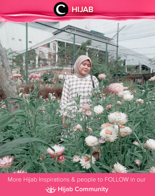 Wherever life plants you, bloom with grace. Image shared by Clozetter @sridevi_sdr. Simak inspirasi gaya Hijab dari para Clozetters hari ini di Hijab Community. Yuk, share juga gaya hijab andalan kamu.