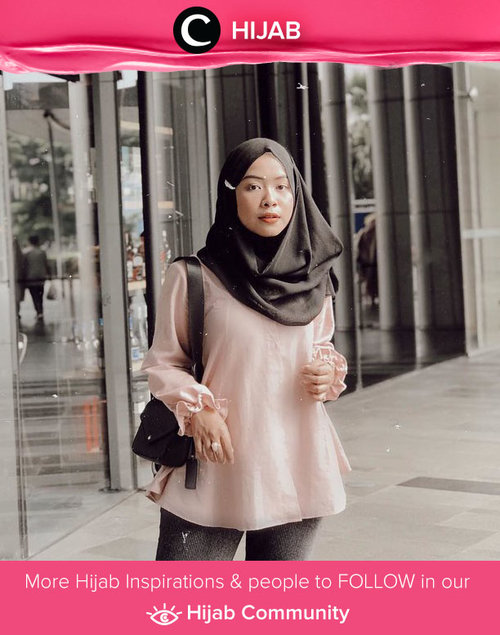 Another playful accessory to add on your hijan: Barrette clip! Simak inspirasi gaya Hijab dari para Clozetters hari ini di Hijab Community. Image shared by Star Clozetter @fazkyazalicka. Yuk, share juga gaya hijab andalan kamu.  