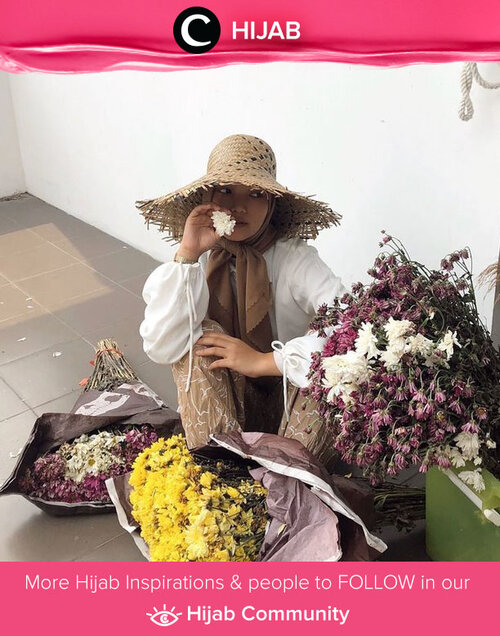 The new #mamaplant, Clozette Ambassador @Imeldaaf, is proudly showing off her plant-kiddos. Simak inspirasi gaya Hijab dari para Clozetters hari ini di Hijab Community. Yuk, share juga gaya hijab andalan kamu.