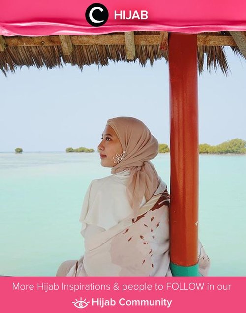 Vacation mood! Clozette Ambassador @prapancadf setia dengan pilihan outfit berwarna netralnya, bahkan ketika berlibur! Simak inspirasi gaya Hijab dari para Clozetters hari ini di Hijab Community. Yuk, share juga gaya hijab andalan kamu.