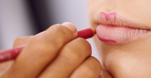 This viral hack for getting the perfect lip liner and lipstick application is perfect for those CBA makeup days