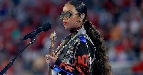 H.E.R.'s Two-Toned Denim and Leather Super Bowl Pants Deserve a Trophy