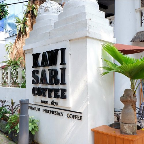 Kawisari Café & Eatery: Hidden Gem Bernuansa ‘Rumah Nenek’ Di Pusat Kota 
