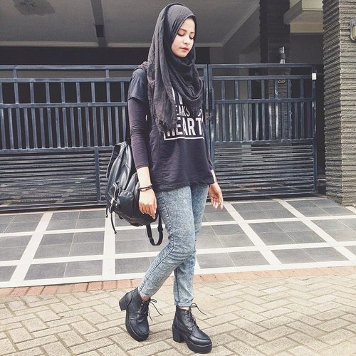  #OOTD - Today simple style, black scarf with tshirt vs jeans. And my new black boots. What's your Outfit of the Day? #ClozetteID