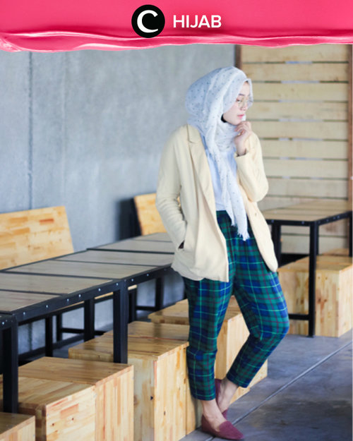 Temukan style baru untuk ke kantor! Coba padu padankan blazer berwarna cerah dengan plaidpants kesayanganmu. Simak inspirasi gaya di Hijab Update dari para Clozetters hari ini, di sini http://bit.ly/clozettehijab. Image shared by Clozetter: mellarisya. Yuk, share juga gaya hijab andalan kamu.