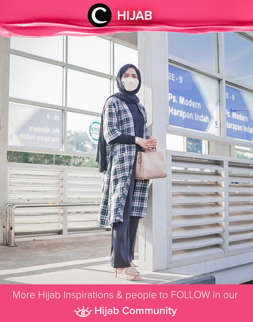 Sudah mulai kembali WFO? Selalu utamakan keamanan dan kesehatanmu, ya, Clozetters. Pakai masker di manapun kamu berada, dan tetap hindari keramaian. Image shared by Clozetter @cicidesri. Simak inspirasi gaya Hijab dari para Clozetters hari ini di Hijab Community. Yuk, share juga gaya hijab andalan kamu.