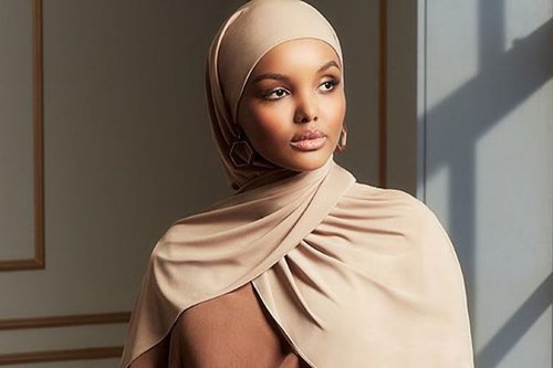 7 Kesalahan Memakai Hijab Yang Bikin Gerah Dan Buat Wajah Tampak Kusam