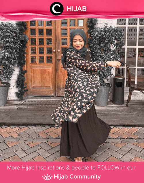 Meskipun sedang di rumah, bergaya dan foto OOTD dengan baju-baju cantik juga seru untuk menghilangkan rasa penat. Image shared by Clozetter @syanakaalkaf. Simak inspirasi gaya Hijab dari para Clozetters hari ini di Hijab Community. Yuk, share juga gaya hijab andalan kamu.