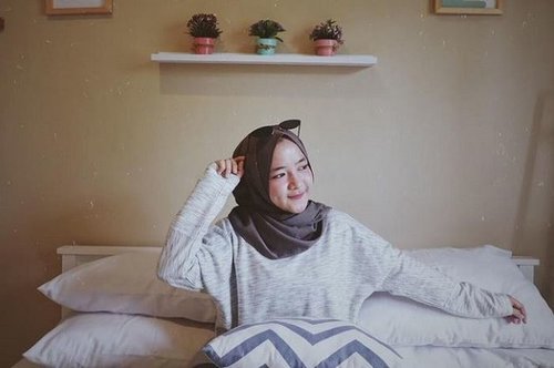 Kenakan Hijab Saat Renang, Intip Inspirasi Hijab Ala Nissa Sabyan - Cewekbanget.Grid.ID
