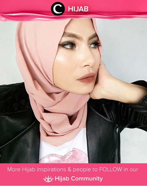 Put the highlighter to look healthy glow skin. Simak inspirasi gaya Hijab dari para Clozetters hari ini di Hijab Community. Image shared by star Star Clozetter: @sunsetdazesha. Yuk, share juga gaya hijab andalan kamu 