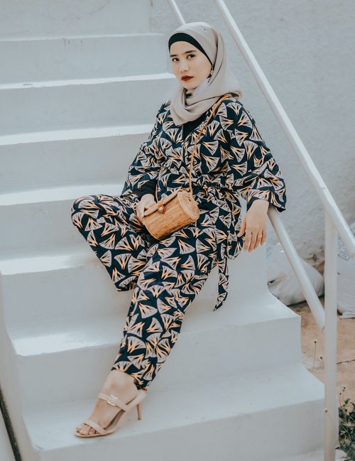 24 Inspirasi Casual Hijab Outfit untuk Upgrade Gaya Berpakaianmu!