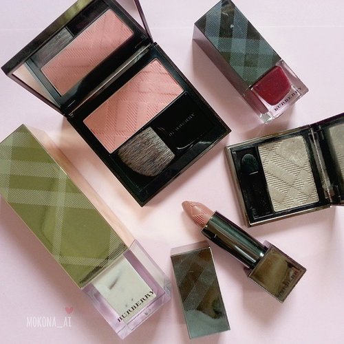  Today's in #burberry mood 💕
💗 fresh glow nude radiance 01 in gold packaging
💗 light glow blossom blush 05
💗 sheer eye shadow pale barley... Read more →