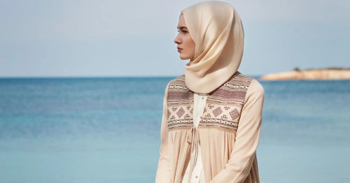 Tips Memilih Warna Hijab Sesuai Undertone Kulit Anda